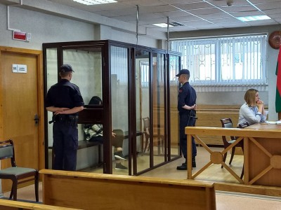 В зале суда Солигорского района сегодня началось рассмотрение уголовного дела в отношении солигорчанки, убившей своего новорождённого сына