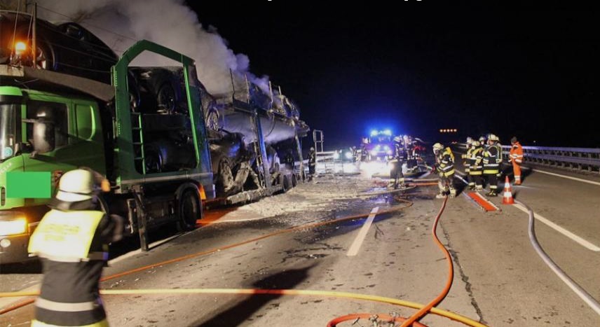 Ущерб – 150 тысяч евро. В Германии сгорели семь машин на автовозе, которые вез белорус