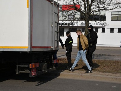 Хроника воскресенья. У силовиков и журналистов государственных СМИ могут появиться телохранители, «Вясна» заявила про 245 задержанных.