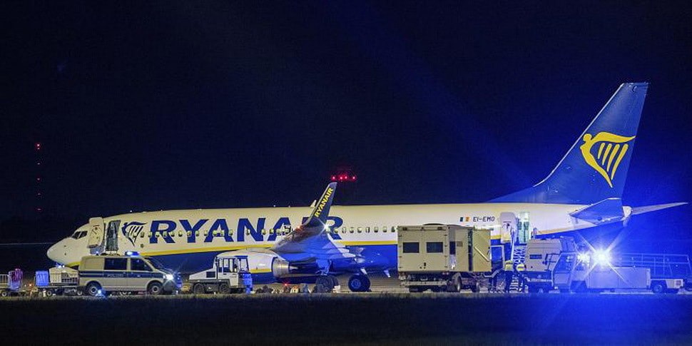 Самолет Ryanair сел в Берлине из-за сообщения о бомбе