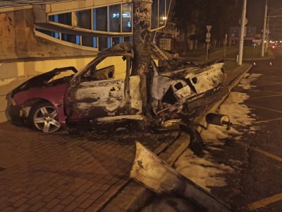На Партизанском проспекте в результате ДТП произошло возгорание автомобиля, есть пострадавшие