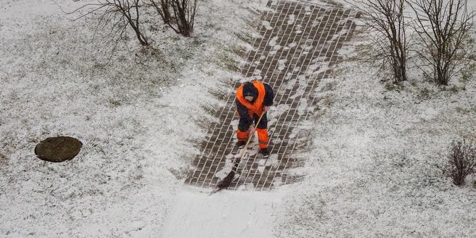 Минским торговым центрам дали сутки, чтобы убрать снег и лед, иначе их закроют