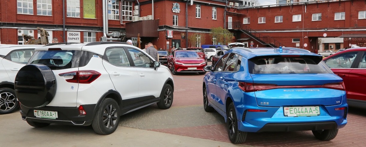 В Минске собрались владельцы «электричек» Peugeot, Renault и Nissan