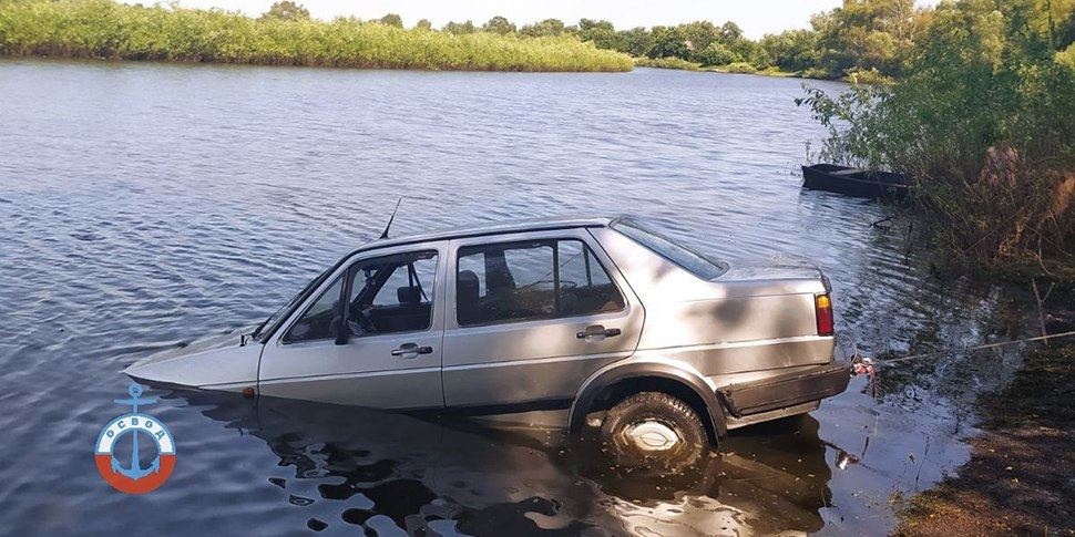 Автомобиль выехал в реку — погибли дедушка и внук