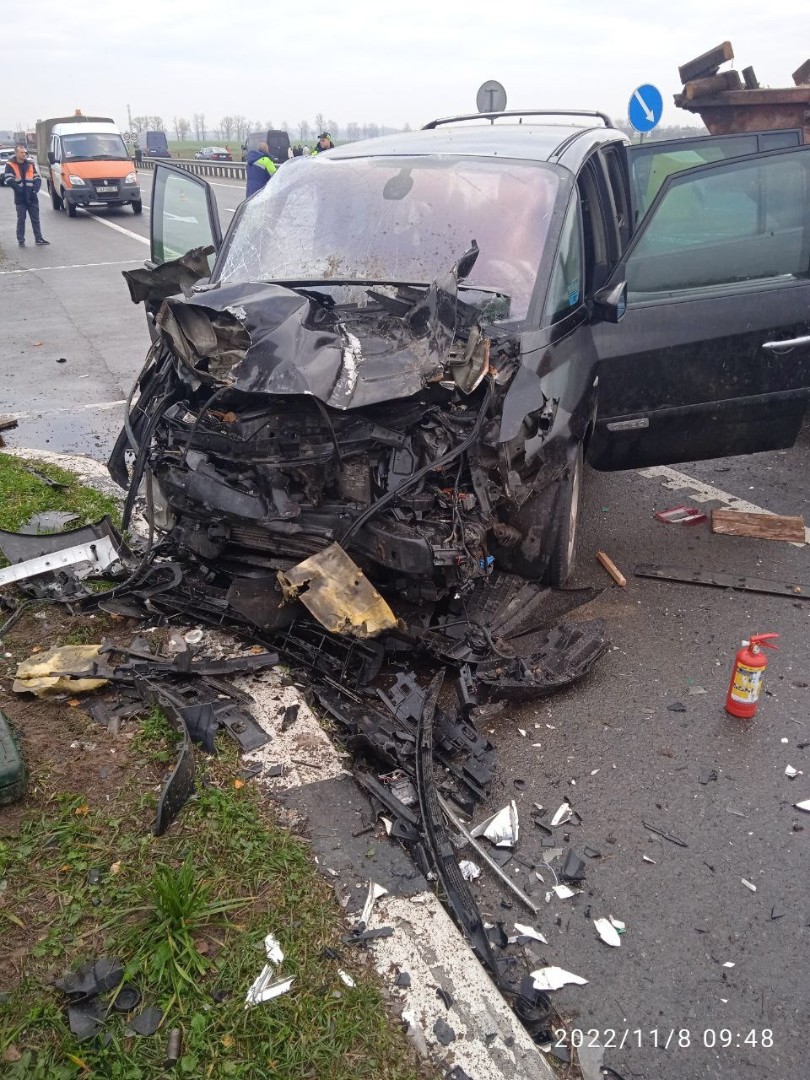 На 102 км а/д Р-23 в Слуцком районе столкнулись трактор и Renault
